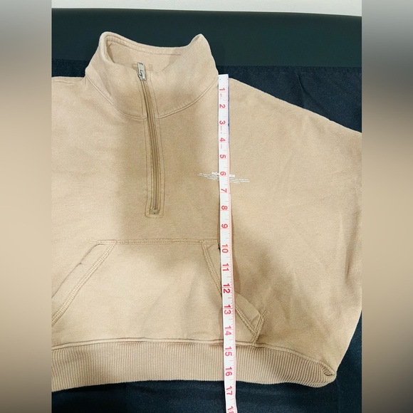 🔥Hollister Crop Sweatshirt 🔥 - Picture 7 of 8